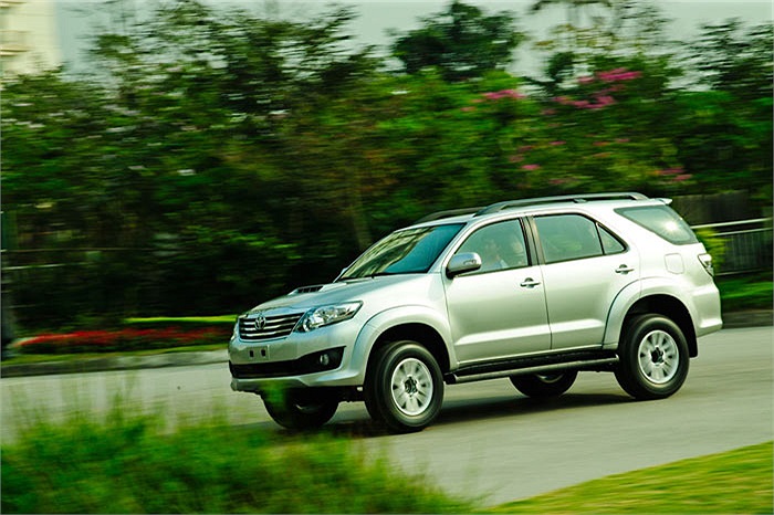 Phiên bản 2.5G có nhiều sự thay đổi nhất với động cơ 2KD-FTV VNT mới có trang bị bộ tăng áp biến thiên. 