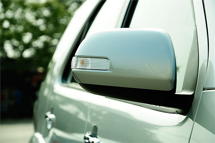 Bản Fortuner 2.7V hai cầu (4x4) có giá 1,039 tỷ đồng tăng 11 triệu đồng và bản Fortuner 2.7V một cầu (2x4) được bán với giá 934 triệu đồng), tăng 10 triệu đồng.