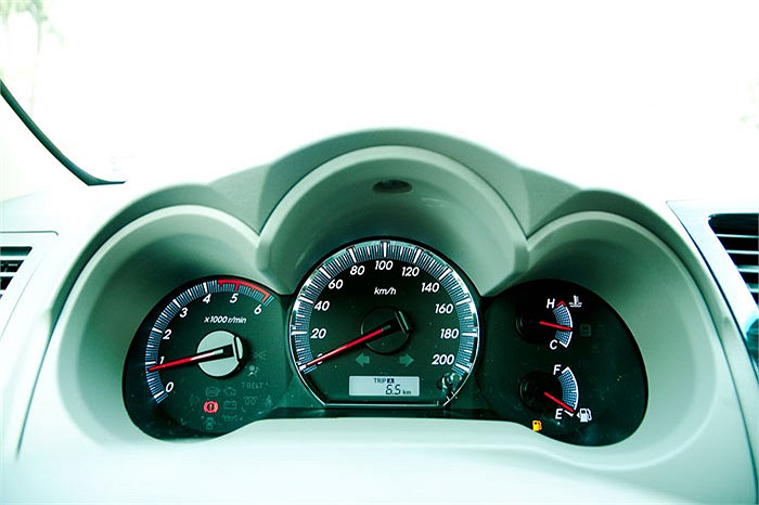 Không quá hấp dẫn nhưng sức nặng thương hiệu cùng mức giá vừa khung mua sắm công, Fortuner trở thành dòng xe bán chạy nhất thị trường năm 2012.