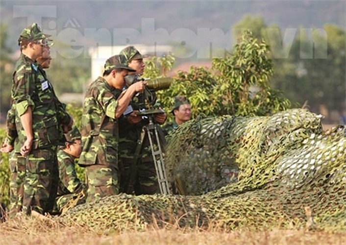 Quan sát phát hiện mục tiêu vào trận địa(Theo Tiền phong)