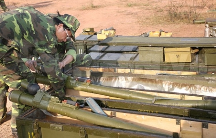 Cơ động A72 ra vị trí chiến đấu.(Theo Tiền phong)