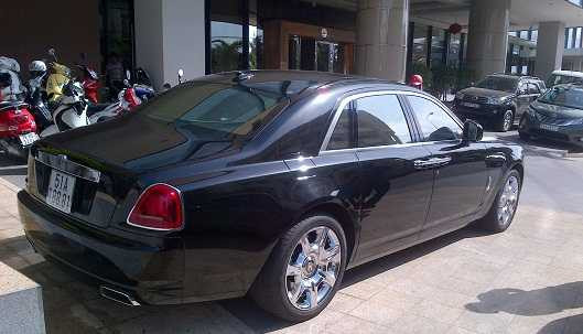 'Tóm' được 'siêu xe bóng ma' biển đẹp ở Nha Trang