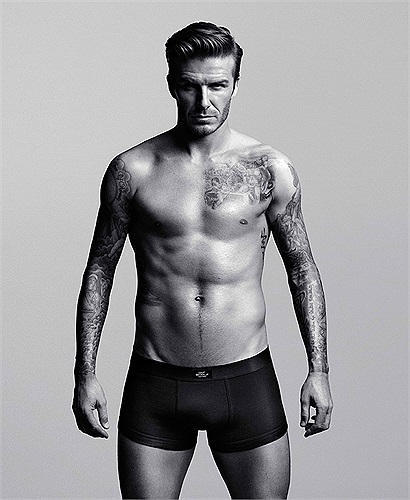 Beckham cũng vừa lên tiếng phủ nhận nghi ngờ anh mang miếng độn mông khi quảng cáo cho hãng thời trang H%M