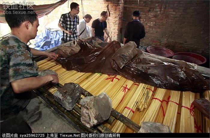 Cơ sở sản xuất này dùng sodium metabisulfite để làm trắng đũa