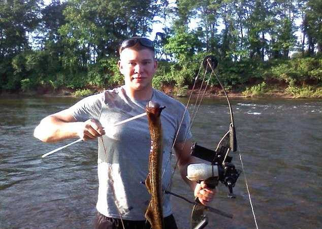 Video: Cận cảnh đàn 'quái vật' biển vô cùng đáng sợ