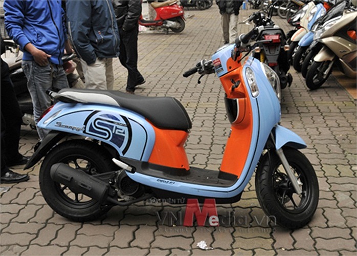 Do phải nhập khẩu nguyên chiếc nên khi về Việt Nam, Honda Scoopy i có giá bán lẻ tới tay người tiêu dùng lên tới 58-60 triệu đồng