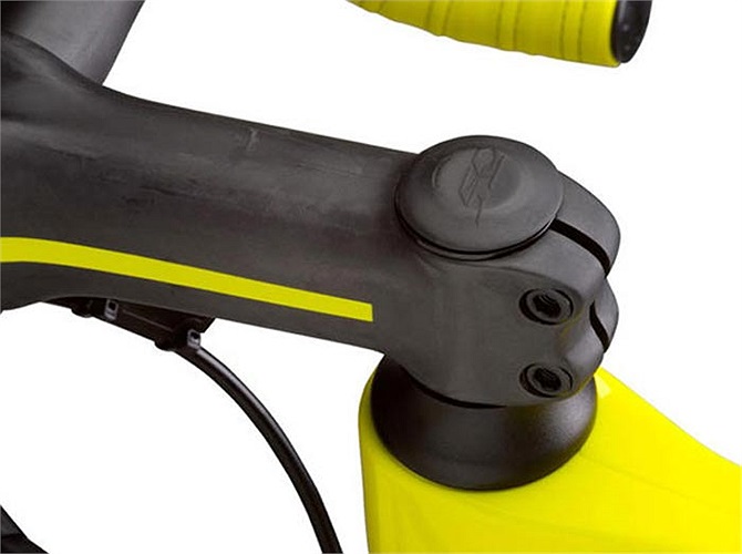 Xe có 2 tông màu vàng – đen kiểu thể thao. Trên thân xe, có gắn logo của Lamborghini. 