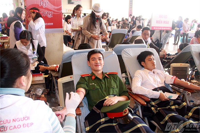 Các chiến sĩ trẻ cũng nhiệt tình tham gia vào ngày hội