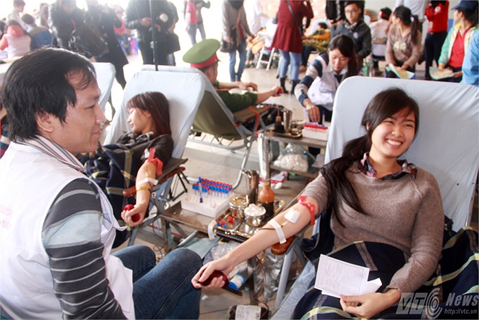 Nhiều bạn trẻ tỏ ra rất thoải mái khi tham gia ngày hội hiến máu lớn nhất trong năm