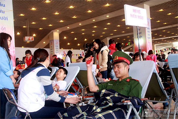 Nụ cười luôn rạng rỡ trên môi các bạn trẻ yêu thích tình nguyện. (Ảnh: Phạm Thịnh)