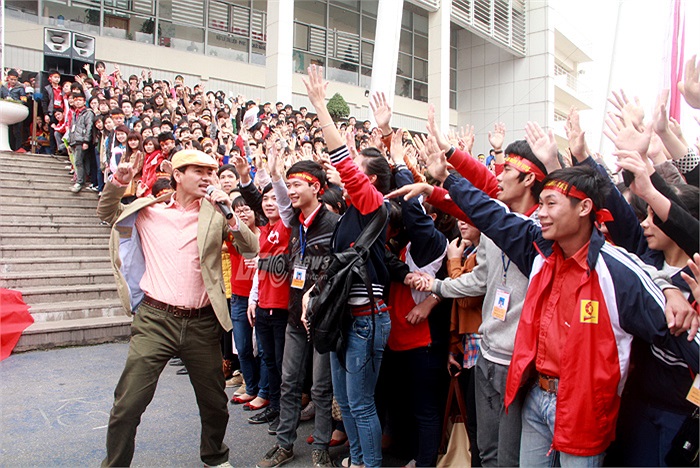 Sự cuồng nhiệt của các bạn trẻ khi tham gia các trò chơi cũng khiến nghệ sĩ hài Xuân Bắc phải bất ngờ