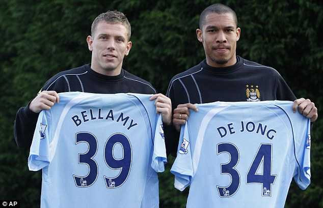 11 năm chuyển nhượng mùa đông: MU mua ít, thắng nhiều