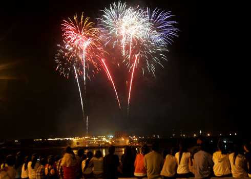 2 triệu một chỗ xem pháo hoa Giao thừa