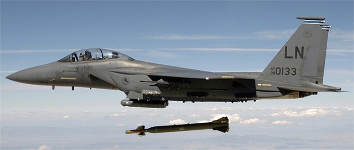 Bom phá boongke dẫn đường bằng laser GBU-28