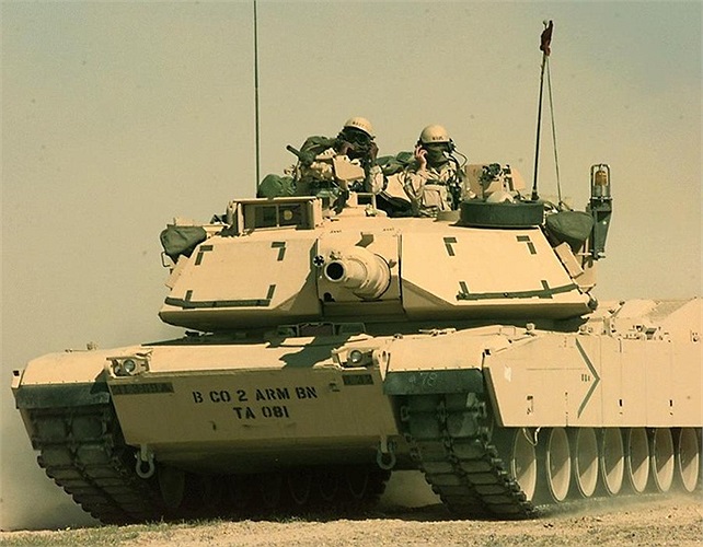 Xe tăng chủ lực M1 Abrams, tháp pháo 105 hoặc 120mm cùng với các súng may 12.7 mm và 7.62 mm