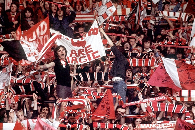 CĐV Manchester United tại sân Wembley năm 1977