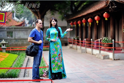 Dương Thị Hà Giang, nữ sinh đến từ Học viện Ngoại giao Việt Nam đã xuất sắc đăng quang ngôi vị Hoa khôi Du lịch Hà Nội 2012