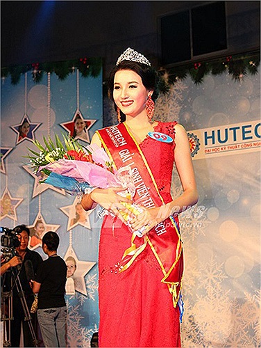 Người đẹp có chiều cao 1,72 m, cân nặng 48 kg, số đo hình thể là 82-61-89