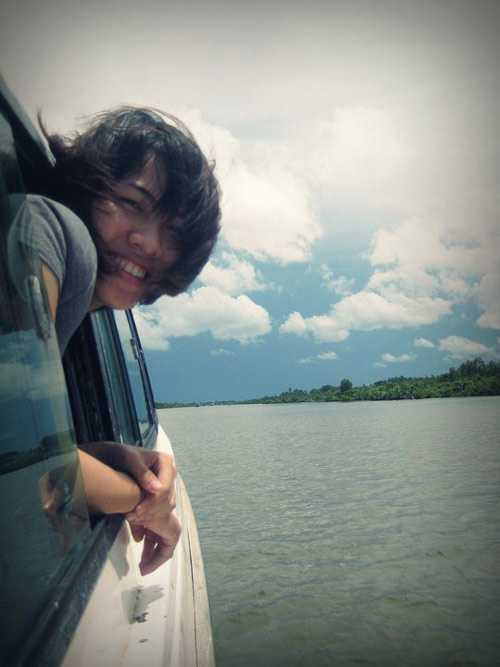 5 sự kiện của tuần: Nữ sinh hối lỗi trước mộ liệt sĩ