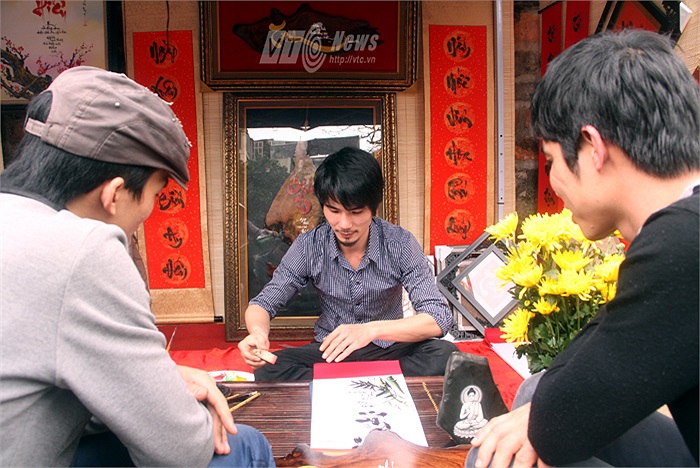 Nhiều ông Đồ trẻ được du khách đặc biệt yêu thích