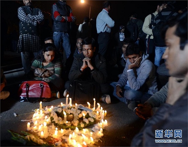 Người dân New Delhi thương xót nữ nạn nhân 23 tuổi đã chết sau khi bị cưỡng bức tập thể trên xe buýt