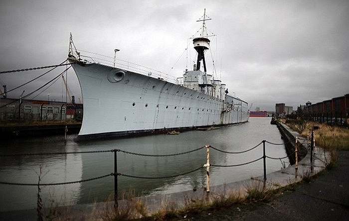 Tàu HMS Caroline hiện đang ở Cảng Alexandra, Belfast để chờ khoản đầu tư nâng cấp, trùng tu trị giá 1.5 triệu USD