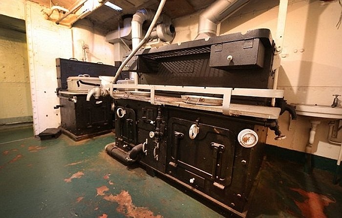 Khu bếp ăn của HMS Caroline