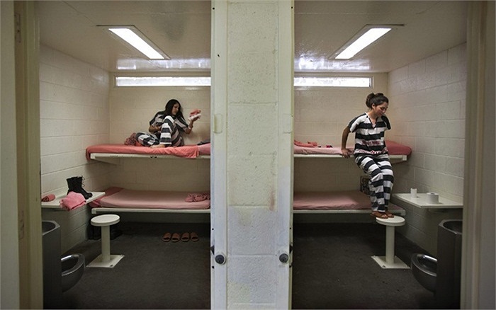 Bên trong trại giam các nữ tù nhân Mỹ