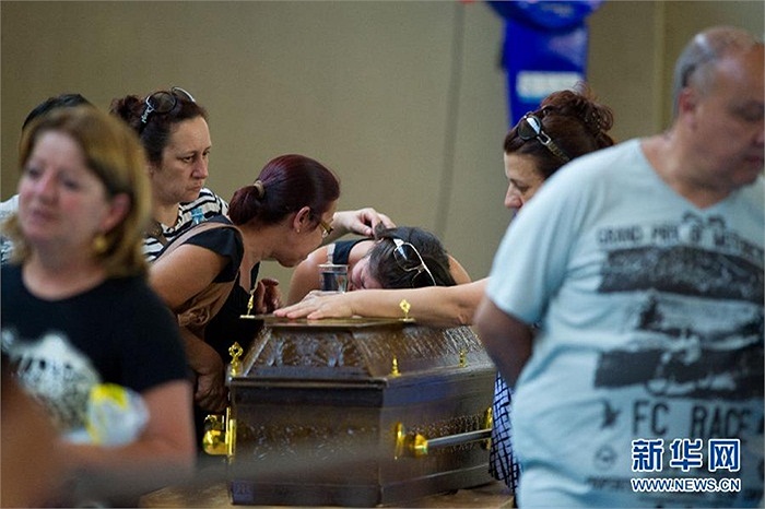 Người thân khóc thương nạn nhân xấu số