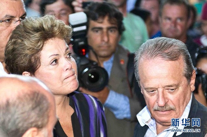 Tổng thống Brazil Dilma Rousseff tới hiện trường vụ cháy ngày 27/1