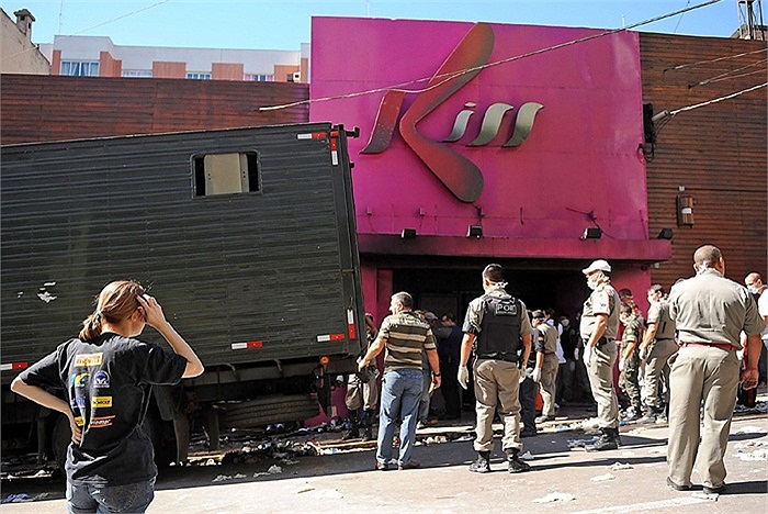 Vụ cháy xảy ra vào lúc 2h sáng (giờ địa phương) tại hộp đêm có tên Kiss ở thành phố Santa Maria, phía cực Nam của Brazil gần biên giới Argentina và Uruguay.