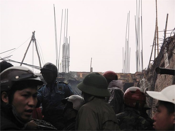 Hàng trăm người được huy động để khắc phục hậu quả.