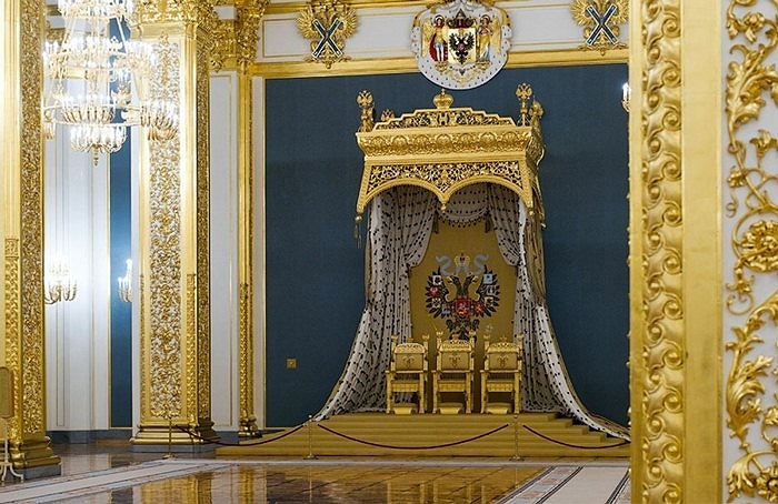 Ngai vàng bên trong Điện Kremlin