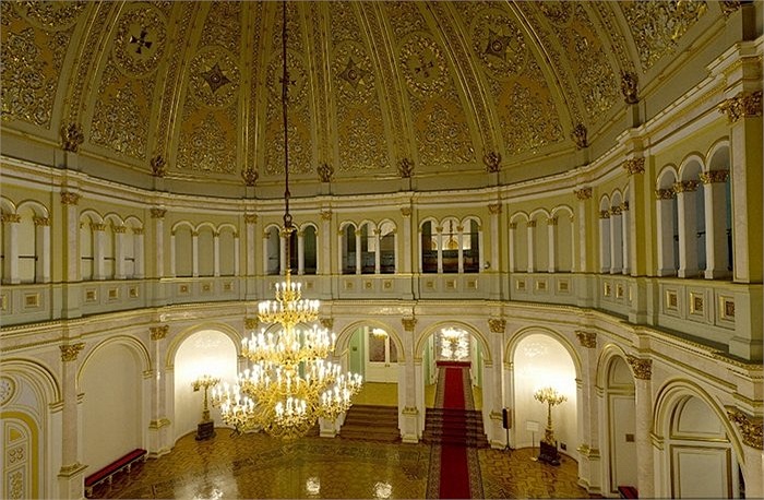 Phòng họp chính bên trong điện