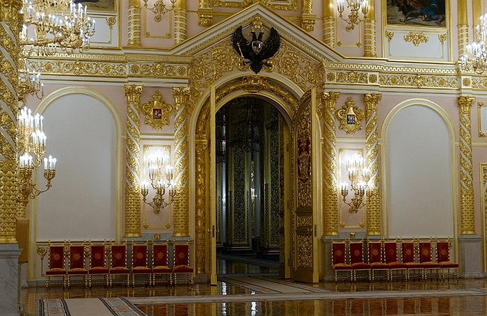 Sảnh St. Gerorge bên trong cung điện chính