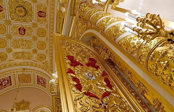 Các chi tiết tinh xảo bên trong cung điện