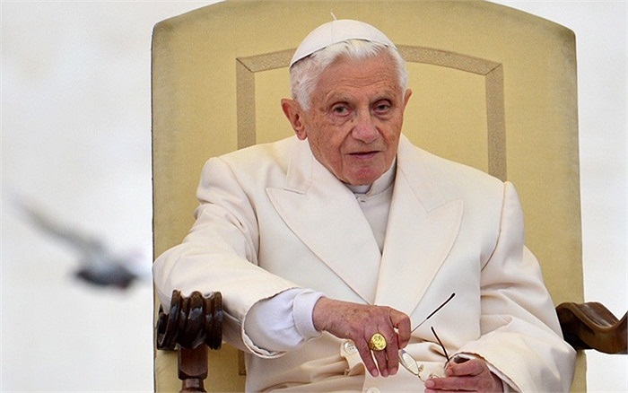 Đức Giáo Hoàng Benedict XVI đã công bố ông sẽ từ chức vào ngày 28/ với lý do sức khỏe không đảm bảo