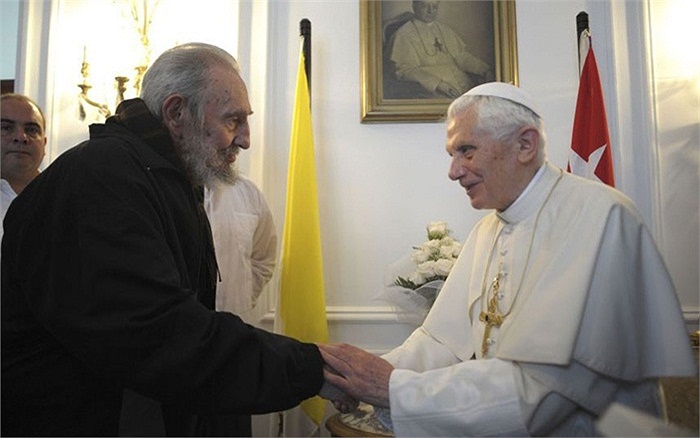 Chủ tịch Cuba Fidel Castro tiếp Giáo hoàng Benedict XVI ở Havana, thủ đô Cuba