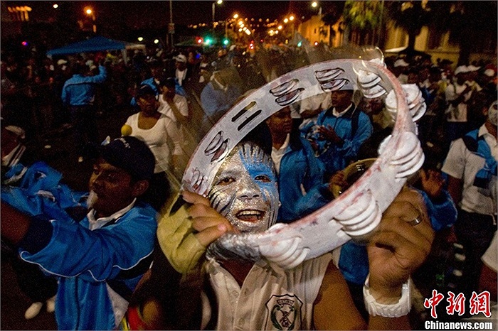 Người dân Nam Phi tham gia diễu hành lễ hội năm mới