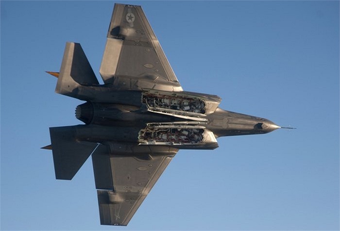 Khoang vũ khí của F-35C, phiên bản dành cho tàu sân bay của máy bay chiến đấu thế hệ thứ 5 F-35, quân đội Mỹ