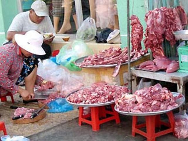 Và thực tế, sau khi PV thử nghiệm xong, đã đem miếng thịt được tẩm ướp đi hỏi 6 người. Điều bất ngờ là tất cả đều nói : đây là thịt bò, thậm chí thịt bò ngon, và... mua ở đâu mà có màu đẹp vậy? 