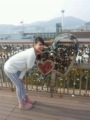 Ninh Dương Lan Ngọc tạo dáng cực đáng yêu