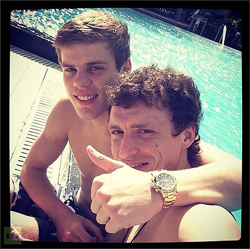 Ảnh chụp kì nghỉ của bộ đôi này tại Miami. Mamaev chú thích dưới bức ảnh: 'Anh yêu em'