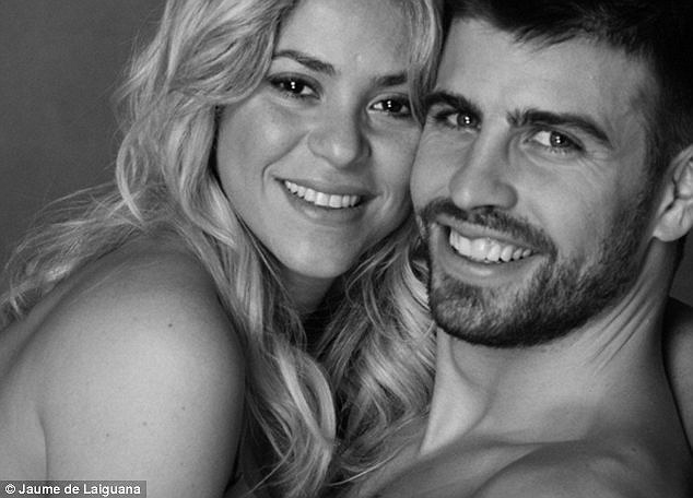 Shakira-Pique tình tứ trước ống kính phóng viên