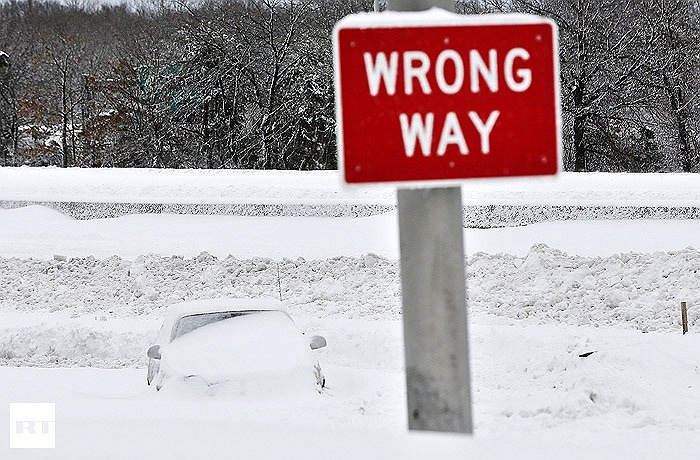 Tuyết vẫn tiếp tục rơi dày khiến 350.000 người ở miền Đông nước Mỹ bị sống trong cảnh không có điện