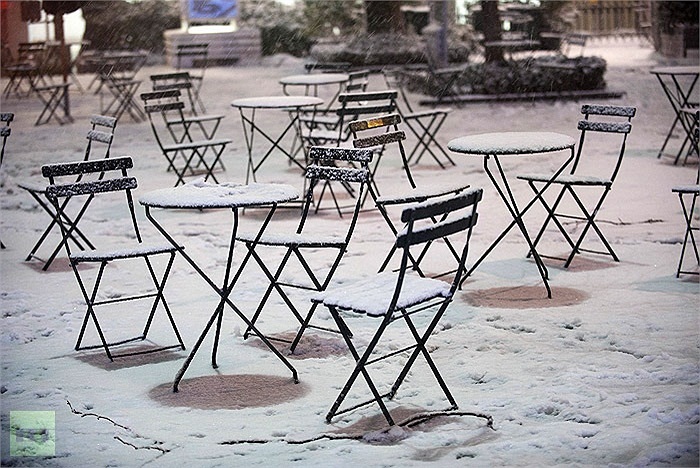 Quán xá không một bóng người