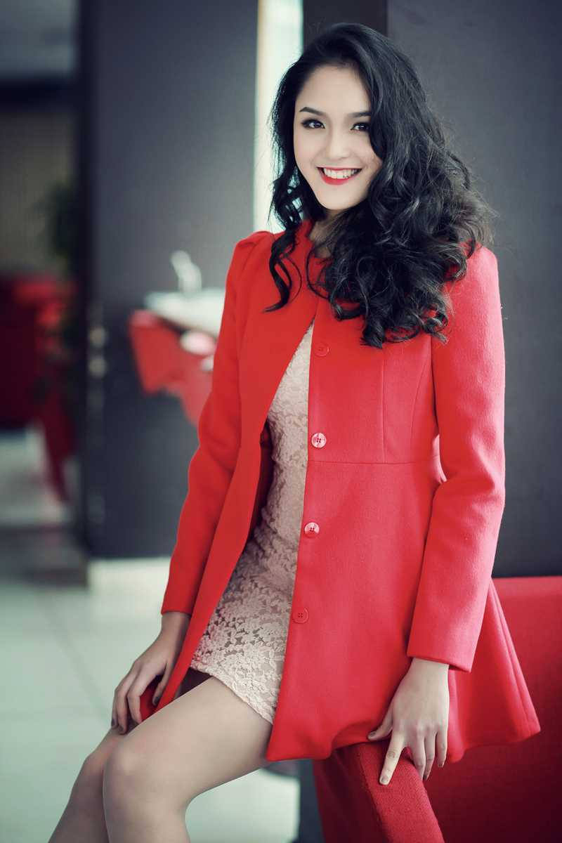 Bị chê eo ngấn mỡ, á hậu Hoàng Anh giảm cân