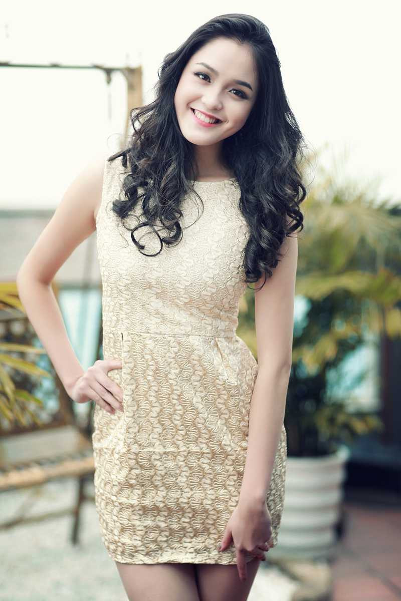 Bị chê eo ngấn mỡ, á hậu Hoàng Anh giảm cân