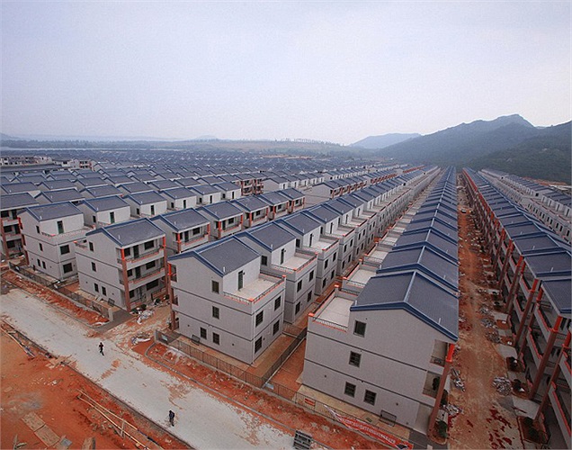 Trên dự án, khu nhà ở dành cho dân làng chài Dadun thuộc huyện Lăng Thủy - Hải Nam được gọi bằng cái tên mỹ miều - biệt thự. Dự án được khởi công từ tháng 10 năm 2010. 