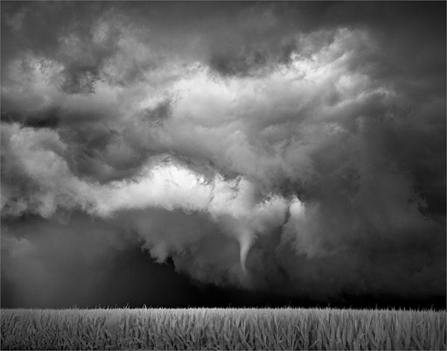 Bức ảnh Funnel-Cornfield chụp tại Northfield, Minnesota năm 2010.